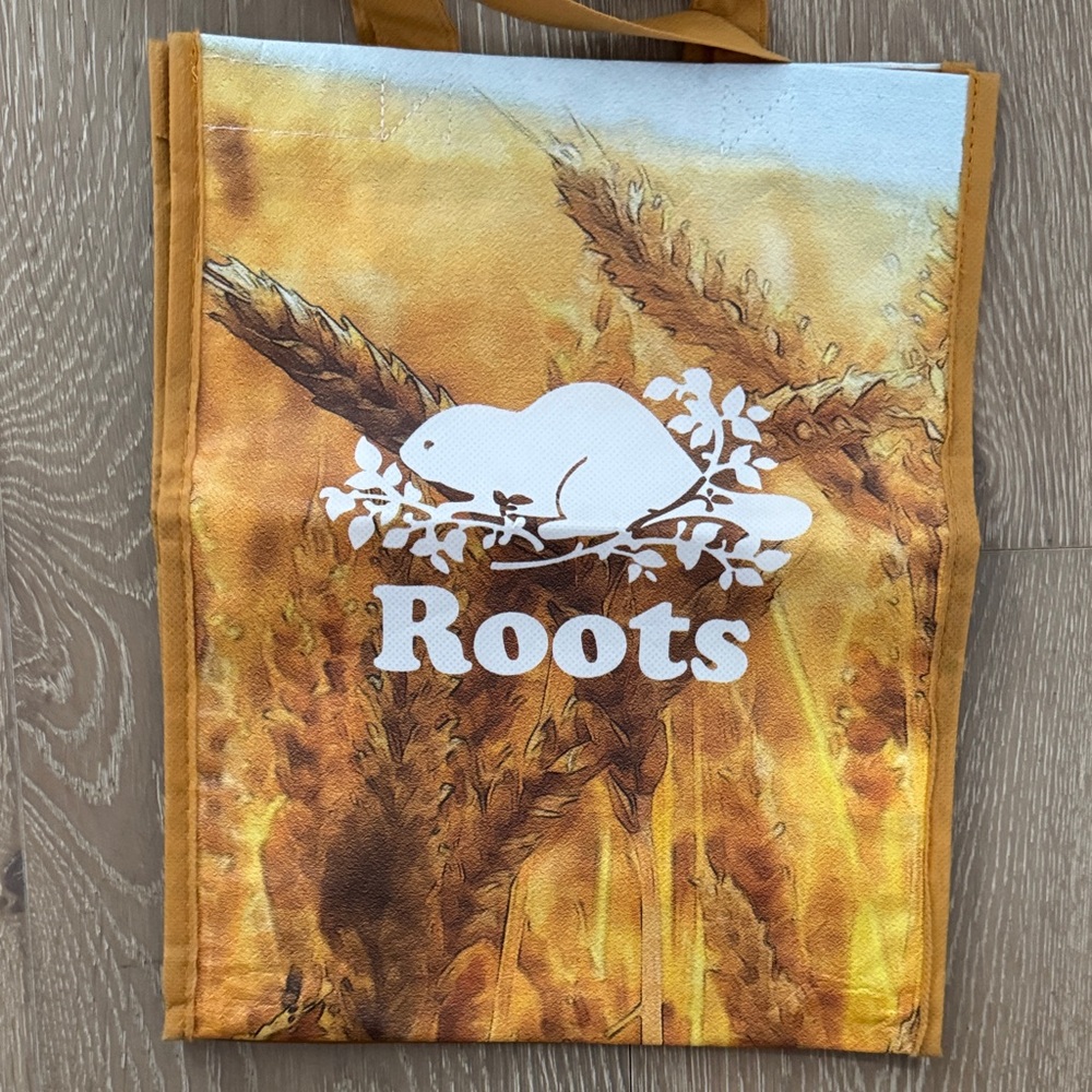 Roots Canada Themed Tote Bag Collection - Picture 6 of 7